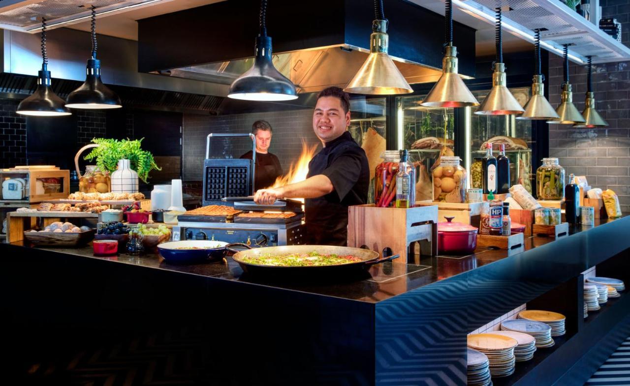 Qt皇后镇酒店 外观 照片 A live kitchen