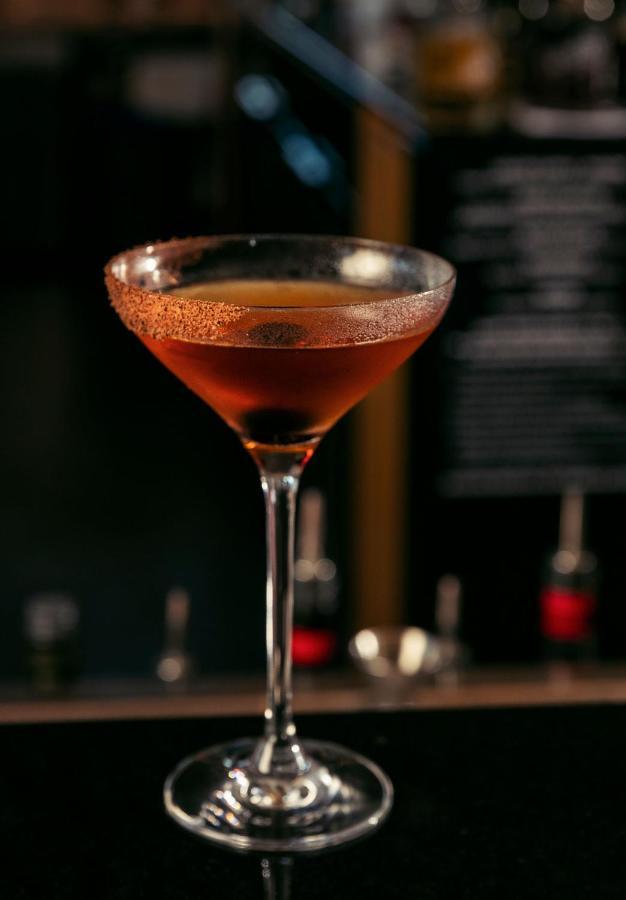 Qt皇后镇酒店 外观 照片 A Manhattan cocktail