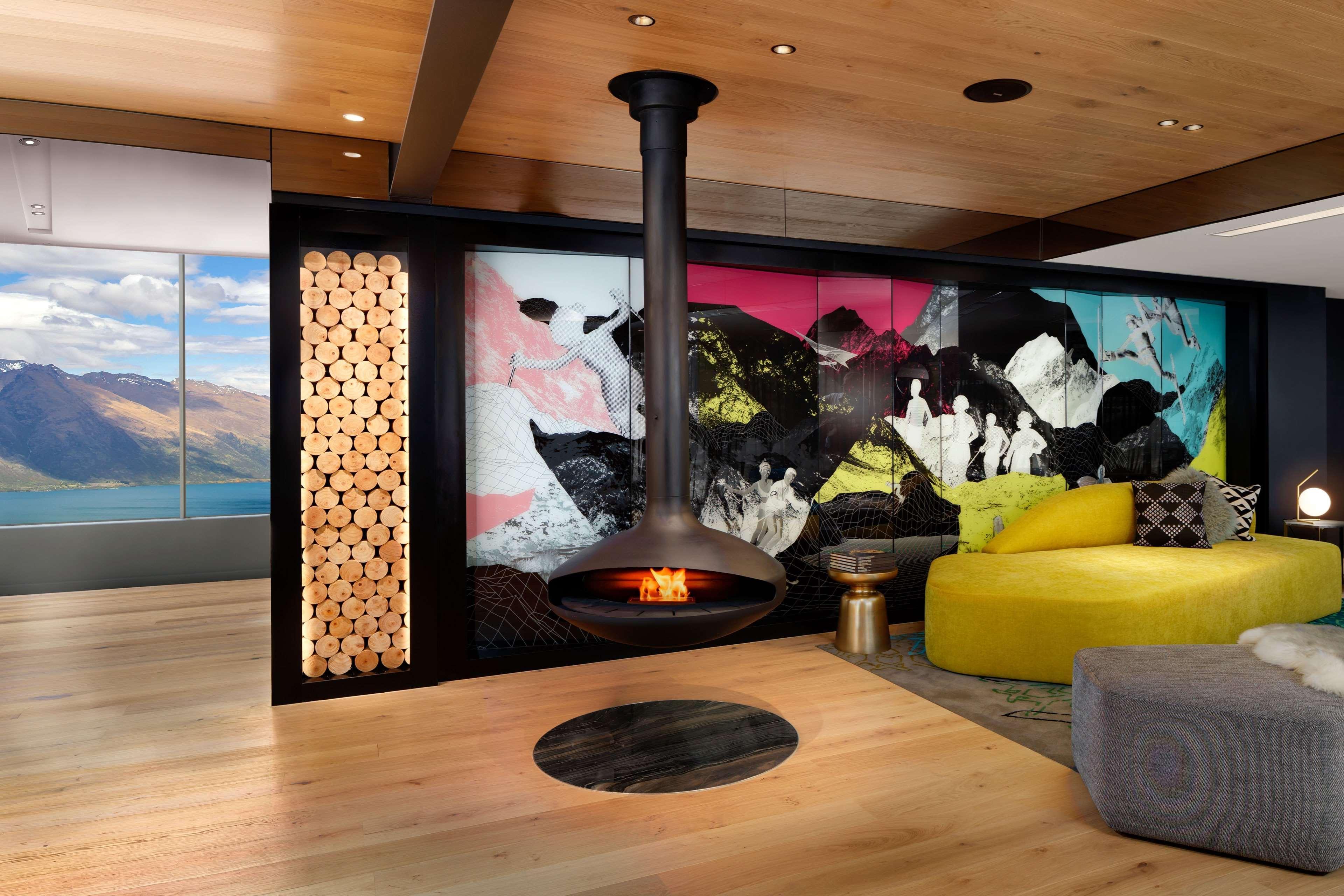 Qt皇后镇酒店 外观 照片 A suspended fireplace