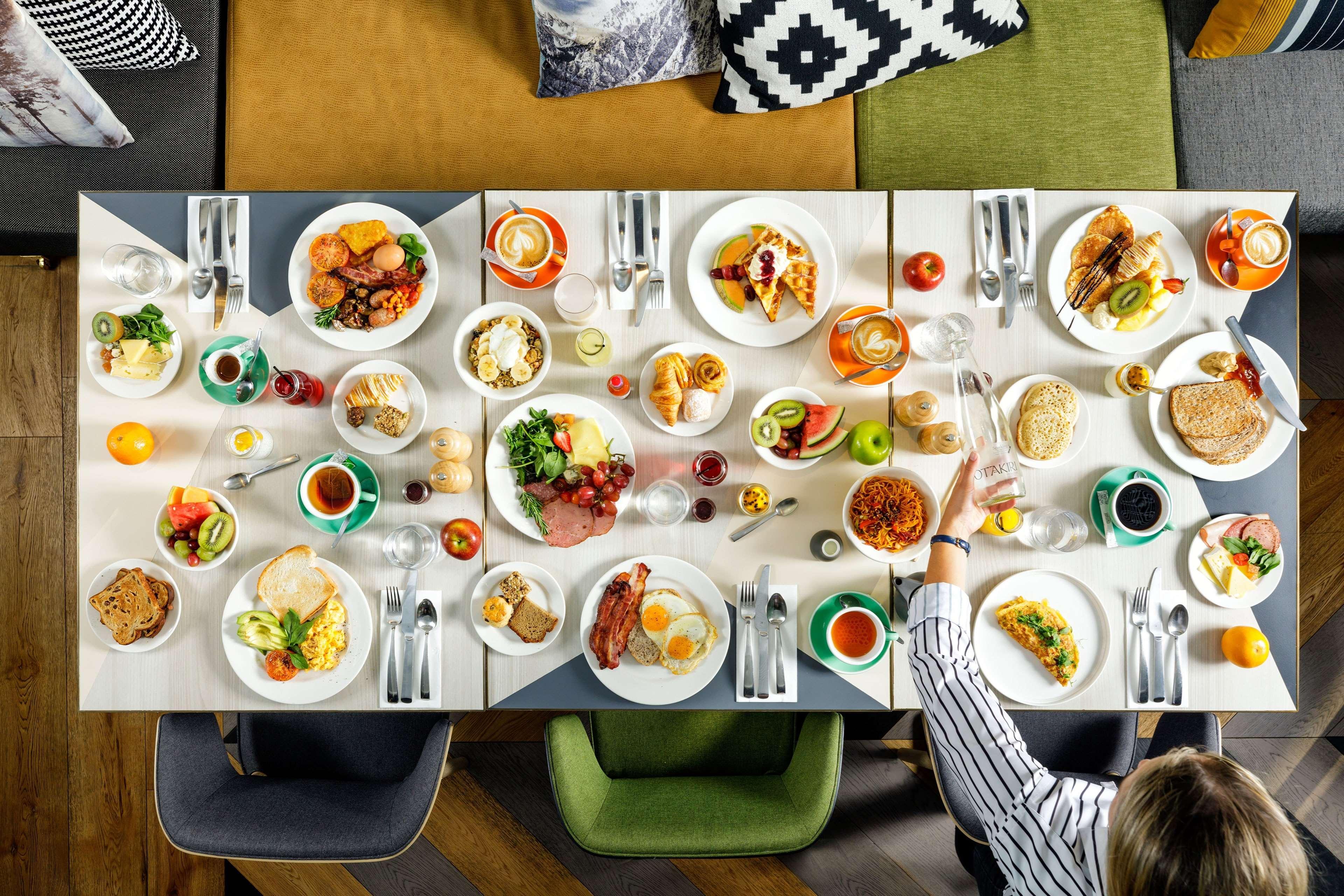 Qt皇后镇酒店 外观 照片 A typical breakfast buffet