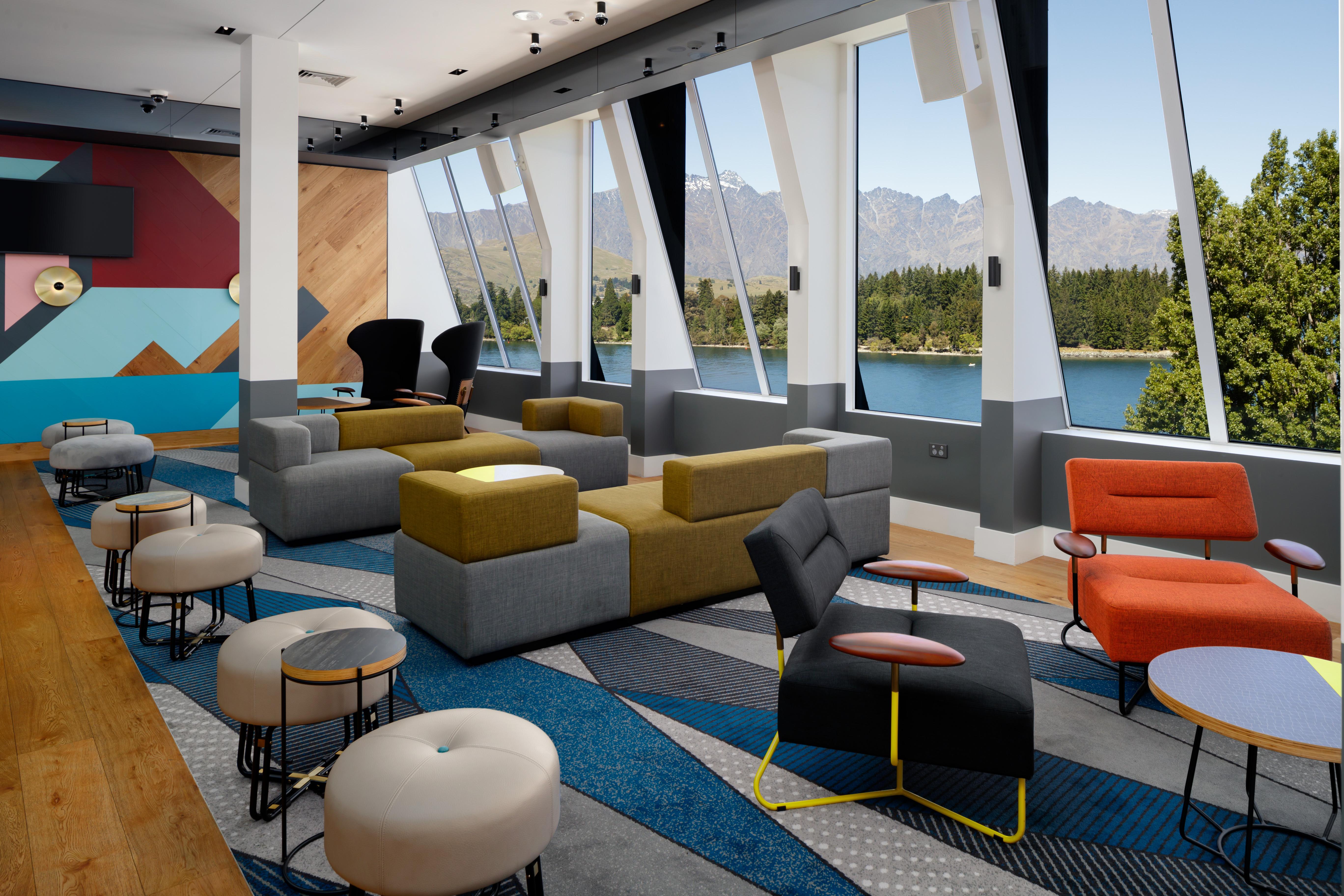 Qt皇后镇酒店 外观 照片 The lounge at Queenstown Airport