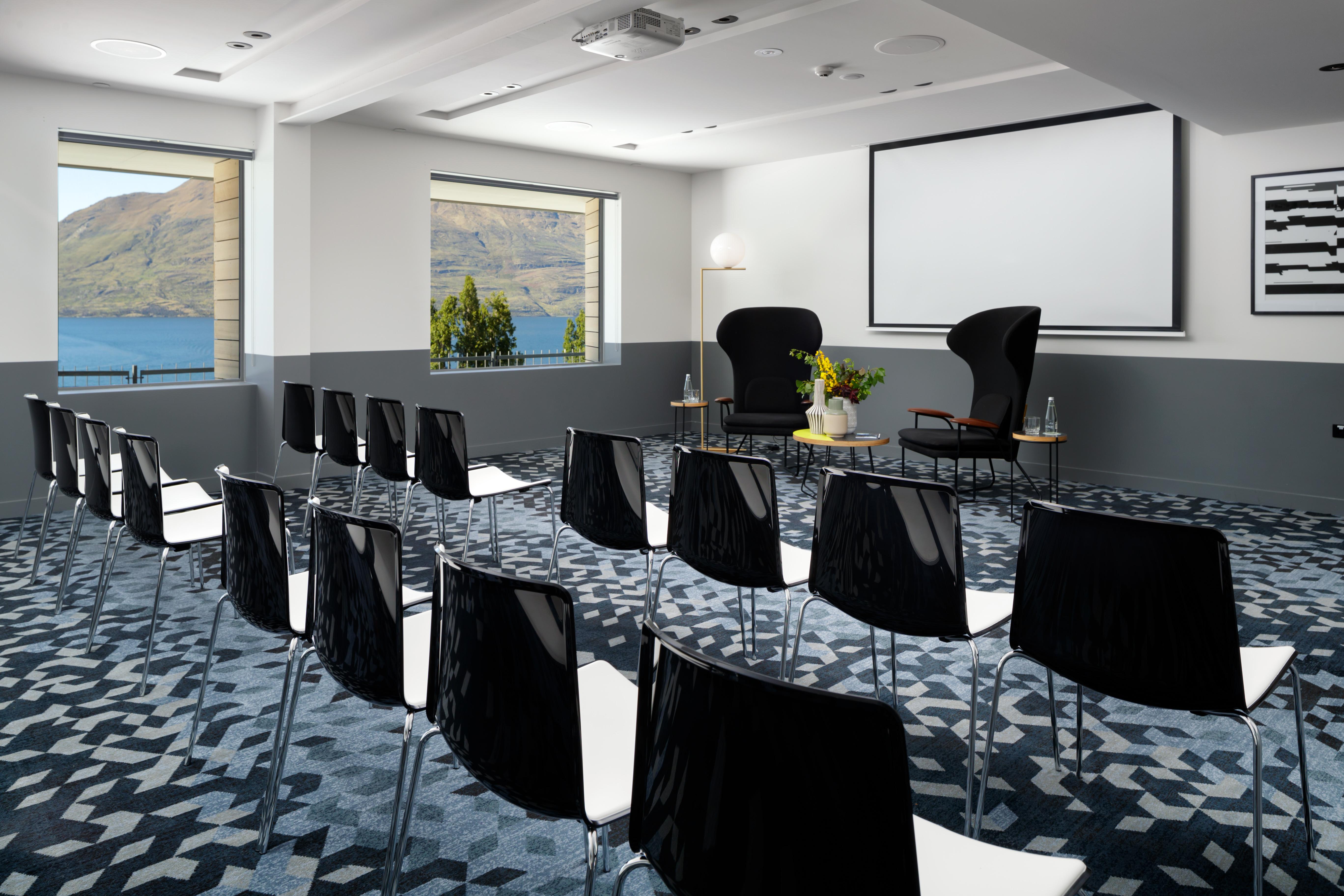 Qt皇后镇酒店 外观 照片 The meeting room