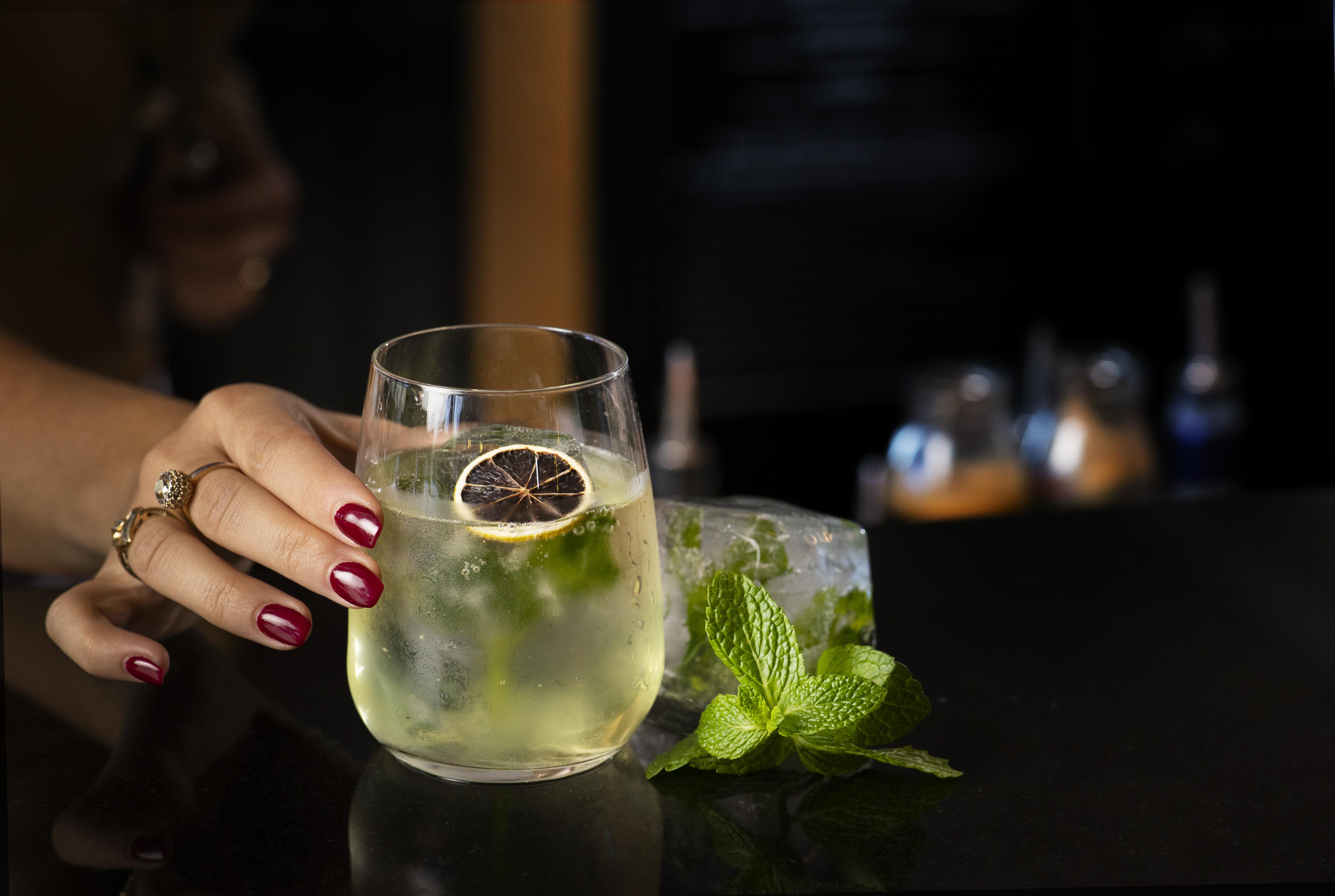 Qt皇后镇酒店 外观 照片 A glass of lemon soda