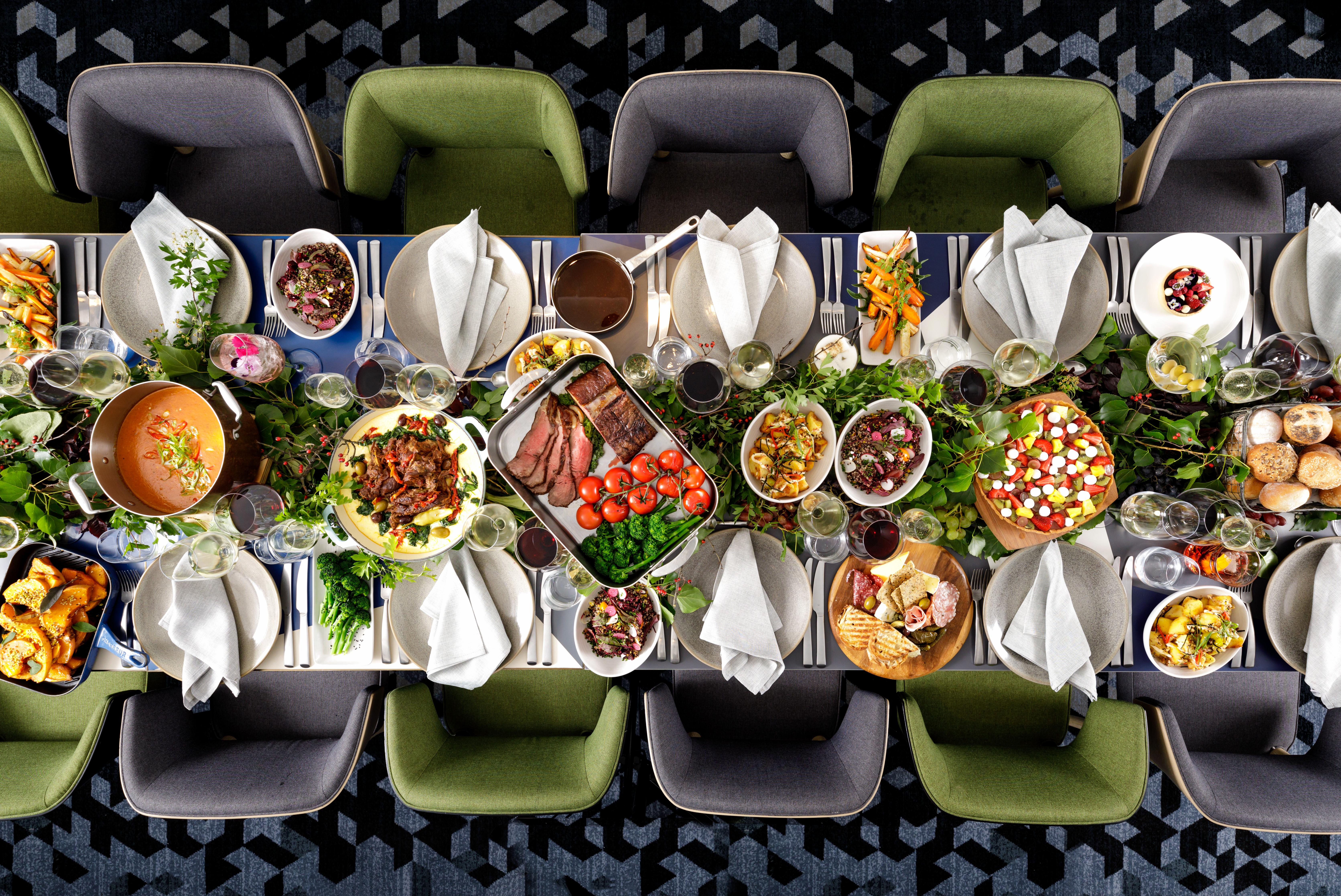 Qt皇后镇酒店 外观 照片 A table set for a meal